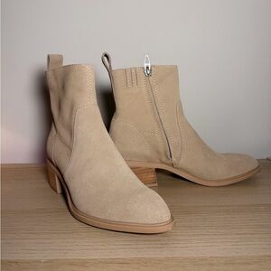 BRAND NEW Dolce Vita Taupe Heeled Booties Pointed Toe